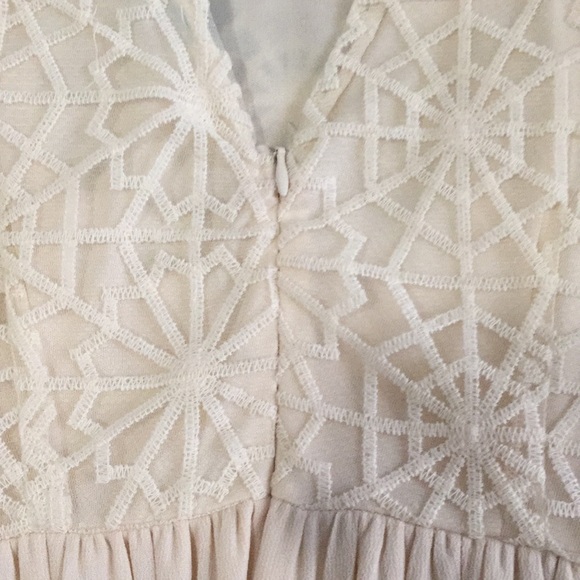 Francesca’s High Low Dress in Cream, Size M - Picture 3 of 5